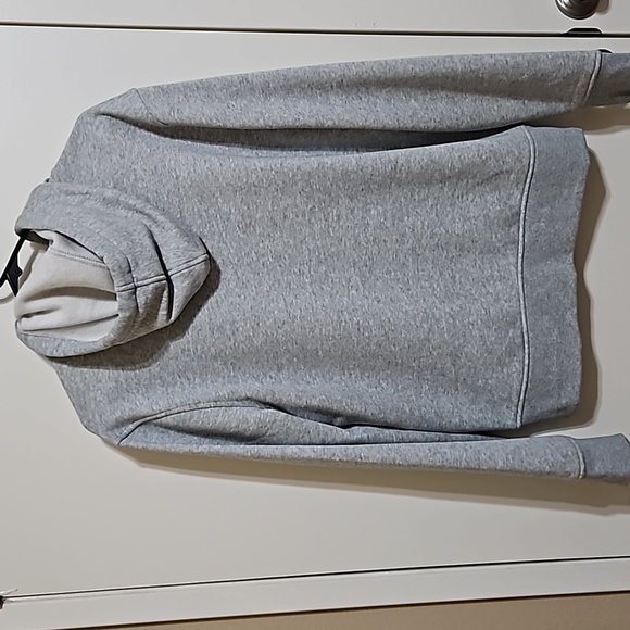 MICHAEL KORS- NEW- NEVER WORN- UNISEX- GRAY ZIPPER WITH HOODED JACKET - Picture 4 of 9